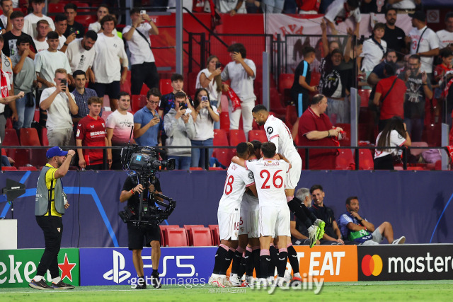 지난 9월 20일 RC 랑스와 UCL 2차전 세비야 FC 선수들. /게티이미지코리아 