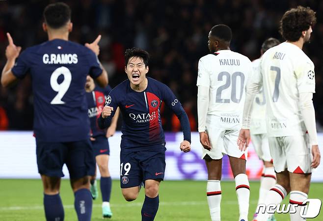 PSG 데뷔골을 넣고 기뻐하는 이강인. ⓒ 로이터=뉴스1