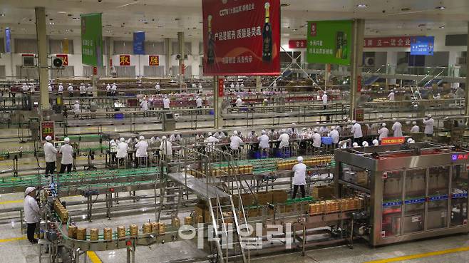 자동화 시스템으로 생산하는 서봉주 공장