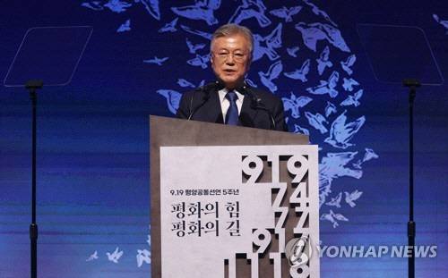 인사말하는 문재인 전 대통령문재인 전 대통령이 19일 오후 서울 영등포구 63빌딩에서 열린 9.19 평양공동선언 5주년 기념식에 참석해 인사말을 하고 있다. 연합뉴스