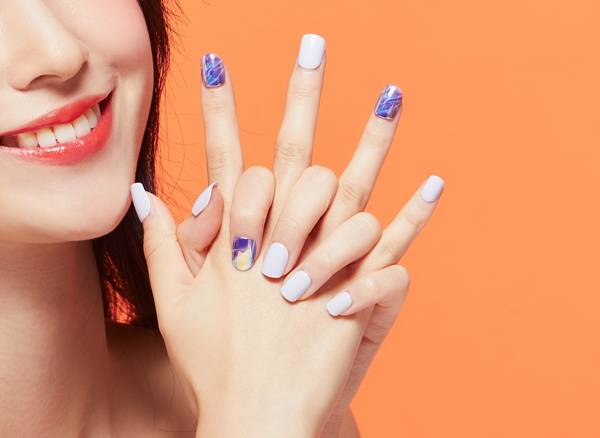 반복적인 네일아트는 손톱에 심한 손상을 주며 조갑연화증‧조갑박리증 등을 유발할 수 있다./사진=게티이미지뱅크