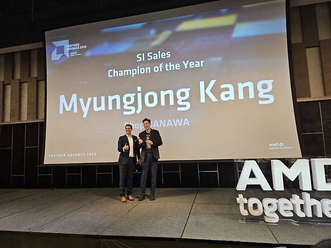 PC전문 쇼핑 서비스 샵다나와가 'AMD 파트너 어드밴스 2023'에서 '올해의 SI 세일즈 챔피언 어워드'를 수상했다. (사진=커넥트웨이브 제공) *재판매 및 DB 금지