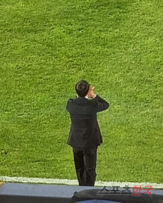 선수들에게 지시하는 광주FC 이정효 감독. ⓒ스포츠한국 김성수 기자