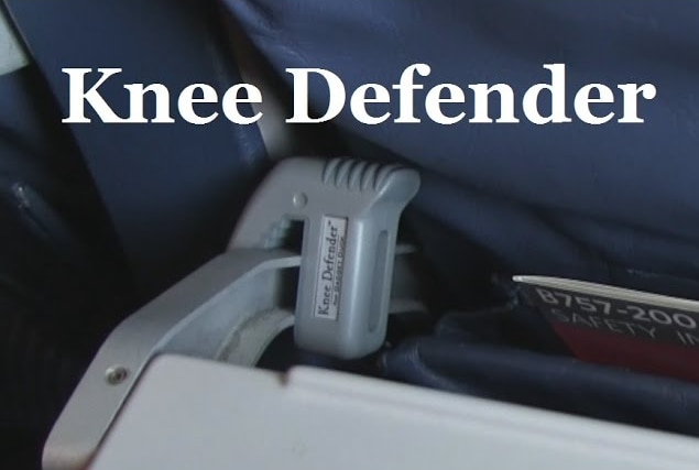 비행기에서 좌석 등받이를 젖힐 수 없도록 막아버리는 'Knee Defender'(무릎 보호대·회색 플라스틱 제품). 미국에서 출시됐지만 승객 간 감정 싸움을 부추긴다는 이유로 퇴출됐다. /유튜브