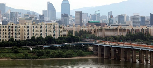 아파트 청약 시장이 흥행하면서 재건축, 재개발 사업 보류지 매각도 활발하다. 사진은 서울 강남권 아파트[사진=매경DB 김호영기자].