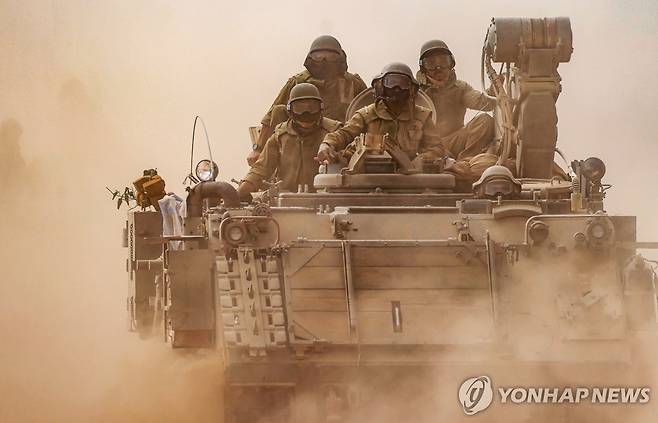 이스라엘군 장갑차량이 가자지구 국경으로 이동하는 모습 [EPA=연합뉴스]