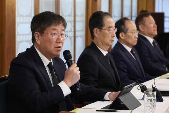 29일 오전 서울 종로구 삼청동 총리 공관에서 열린 고위 당·정·대 협의회에서 김대기 대통령 비서실장이 발언하고 있다. 2023.10.29 연합뉴스