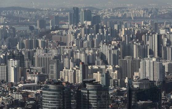 서울 남산에서 바라본 아파트 모습. 뉴스1