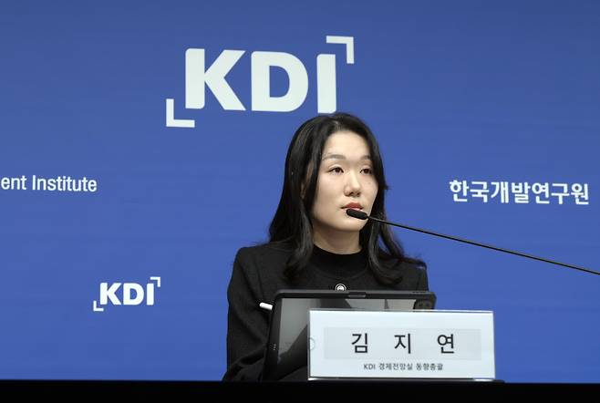 관련 주제로 연구 보고서를 작성한 한국개발연구원(KDI) 경제전망실 김지연 연구위원