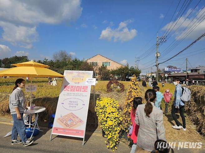 예산군 대흥현보존회가 주최한 의좋은형제 축제가 총 5만여명이 다녀간 가운데 막을 내렸다. 사진은 축제장 모습.