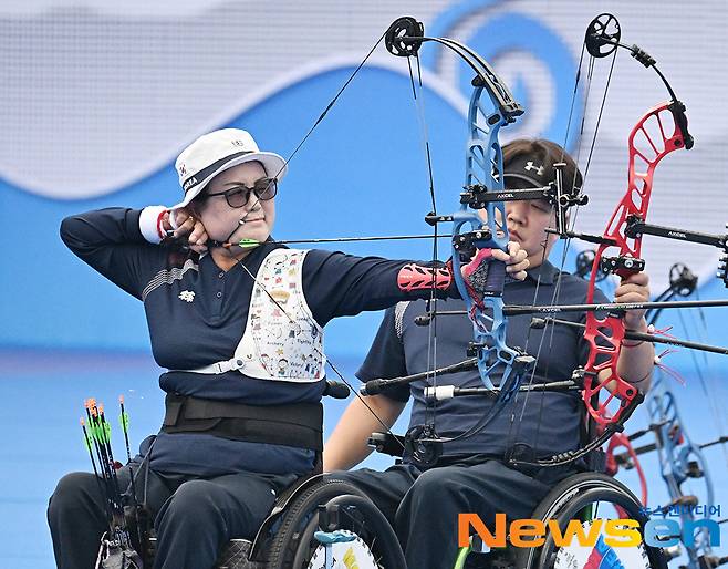 김옥금, 텐을 향해 날린다