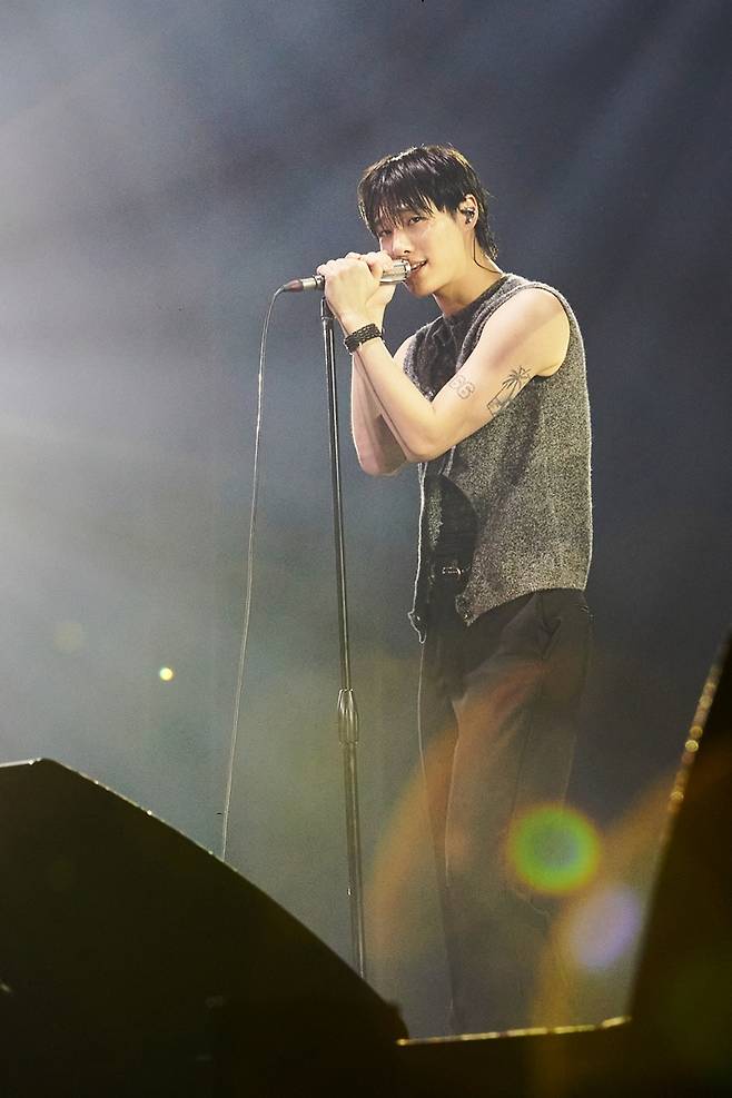 우즈는 이날 총 23곡을 불렀고, 130여 분 동안 관객들과 함께했다. 이담엔터테인먼트 제공