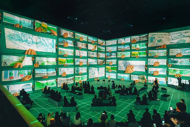 라이트룸 서울 데이비드 호크니 전시 전경. 라이트룸 서울 제공