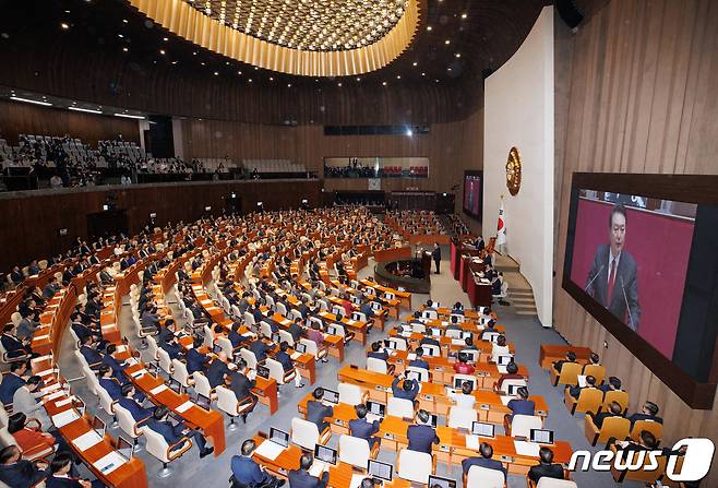 윤석열 대통령이 31일 오전 서울 여의도 국회에서 내년도 정부 예산안에 대한 시정연설을 하고 있다. (공동취재) 2023.10.31/뉴스1 ⓒ News1 송원영 기자