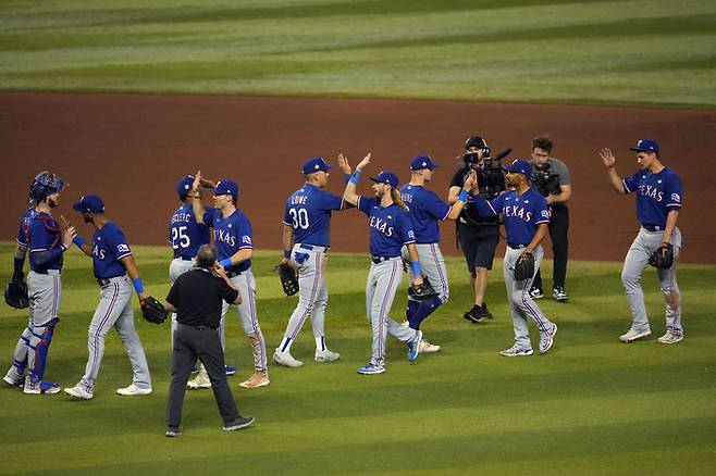 31일 텍사스 레인저스는 체이스 필드에서 벌어진 월드리시즈 3차전에서 3-1로 승리해 싱글 포스트시즌 원정 9연승 기록을 세웠다. 피닉스(애리조나주)|USA TODAY Sports연합뉴스
