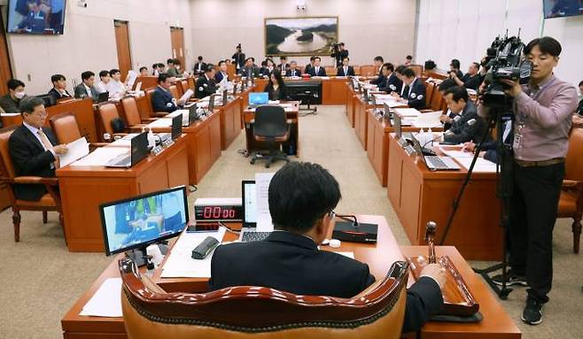 31일 국회 농림축산식품해양수산위원회에서 ‘프랑스·아일랜드산 쇠고기 수입 위생 조건안’이 논의됐다. 연합뉴스