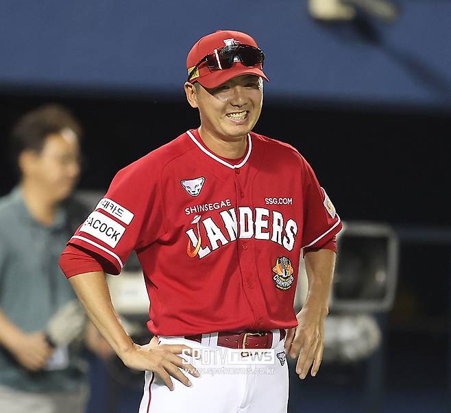 ▲ 역사적인 와이어 투 와이어 우승을 달성한 김원형 감독 ⓒ곽혜미 기자