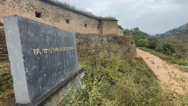 험준한 마자거우 계곡 한쪽에서 찾은 산간닝비엔취의 야전병원터 / 원희복 제공