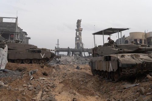 가자지구에서 기동중인 이스라엘군 탱크 [이스라엘군 제공. 재판매 및 DB 금지]