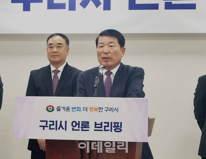 기자회견 하는 백경현 구리시장.(사진=정재훈기자)