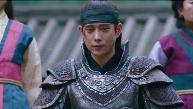 '낮에 뜨는 달'은 사랑하는 연인에게 살해당한 뒤 시간이 멈춰버린 남자와 전생의 기억을 잃고 한없이 흘러가버린 여자의 이야기를 담은 작품이다. ENA 제공