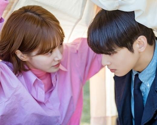 배우 박규영(왼쪽), 그룹 아스트로 멤버 겸 배우 차은우 / MBC 수요드라마 '오늘도 사랑스럽개'