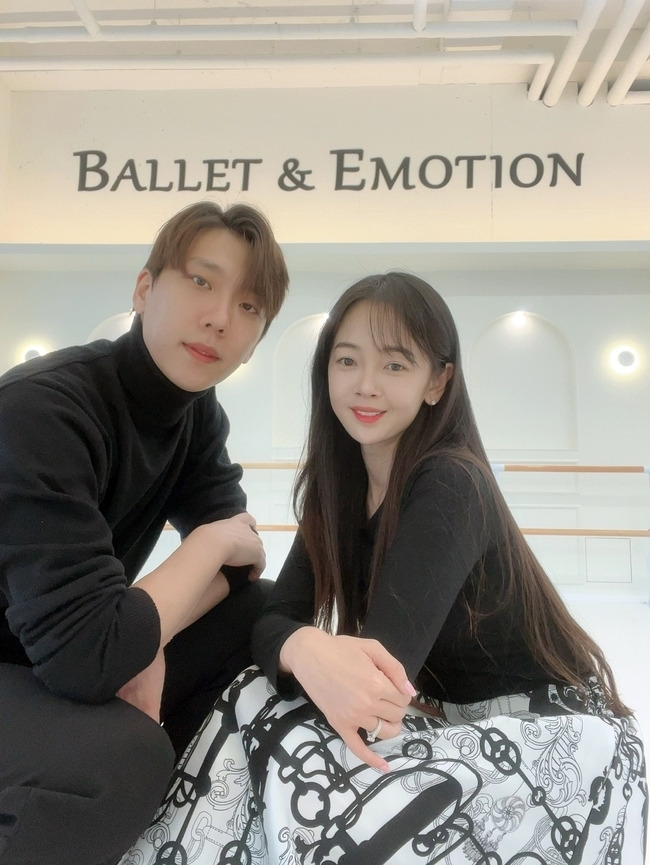 왼쪽부터 윤전일 김보미 / 발레앤이모션 제공