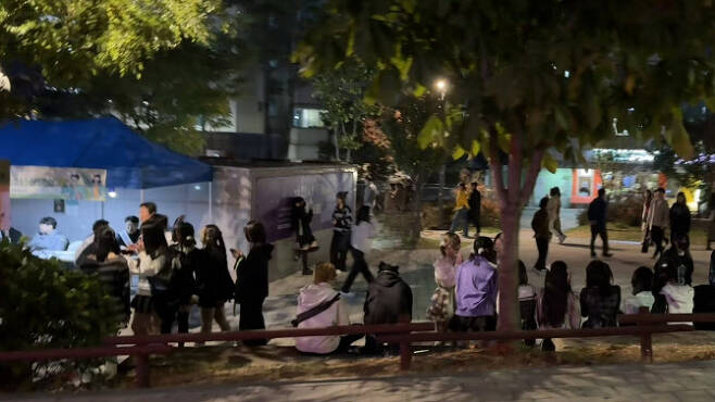 지난달 28일 경의선 책거리 공원 인근에 설치된 경찰 청소년 상담소. (사진=엑스 @wooungeayo)