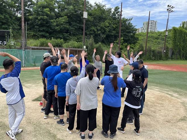 ▲ 서울시가 고립·은둔 청년을 대상으로 진행하는 프로그램 활동 모습. 관계형성, 신체회복 프로그램 등이 있다./사진제공=서울시청