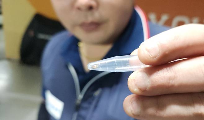 3일 정의석 대표가 경기도의 한 가정집을 방역하는 과정에서 채집한 빈대. /최정석 기자