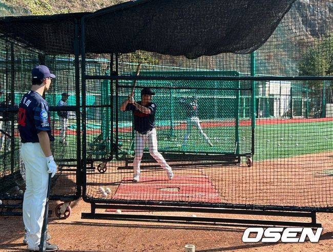 롯데 최준용이 타격 연습을 하고 있다 /OSEN DB