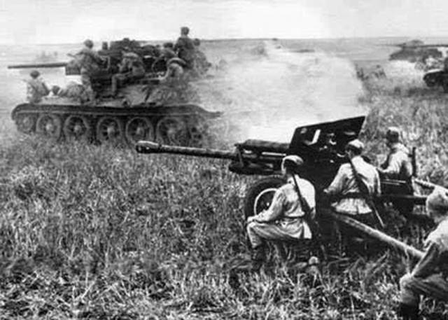 ▲ 5. 소련군의 만주 침공은 일본 항복을 이끈 결정적 요인으로 꼽힌다. 남방과 일본 본토 방어를 위해 주력이 빠진 만주 관동군은 T-34탱크를 앞세운 150만 병력의 소련군 공세로 금세 무너졌다. ⓒ위키미디어)