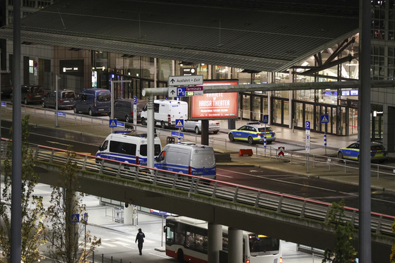운항이 중단된 독일 함부르크 국제공항 〈사진=AP 연합뉴스〉