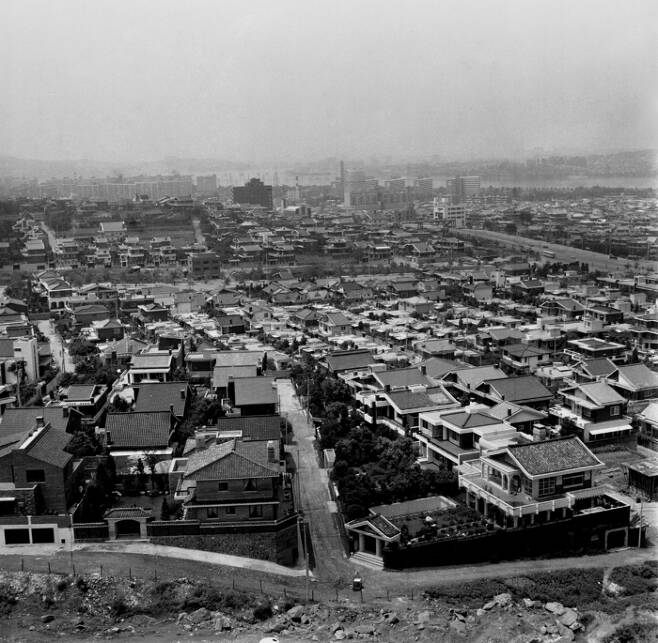 1981년 2월 반포와 논현동 일대 주택단지의 모습. [서울역사아카이브]