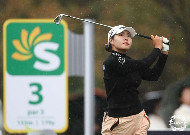 KLPGA 투어 S-오일 챔피언십 최종 라운드가 폭우로 취소되면서 3라운드 선두였던 성유진이 우승자가 됐다. /사진= KLPGA