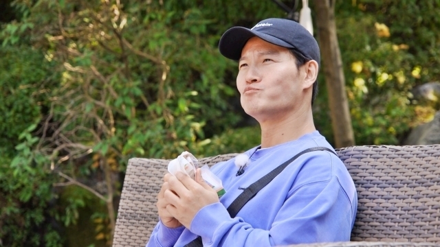 Kim Jong-kook, who exploded More Salty Tour on SBS Running Man, is depicted.In the recent recording, all the expenses enjoyed during the day, from meals to play, were accumulated in debt, and the race was to be exempted from debt by penalty by amount.In an unrealistic waterfront, members are crazy, and even if you do, its too much.  ⁇   ⁇   ⁇   ⁇  Lets try it today!  ⁇  It is a rumor that you could not hide your embarrassment.In particular, Kim Jong-kook, who is always in a habit of saving habits, was upset by the situation of receiving a microwave oven fee, and turned the scene upside down with an exploding meal, such as showing off the frozen chicken breast.Yoo Jae-Suk, who watched this, laughed at the surprise of the episode of the X-Men in the past, saying that Jongguk was worse in the old days.Kim Jong-kooks woven I explode  ⁇   ⁇   ⁇   ⁇   ⁇   ⁇  Yang Se-chan and Jeon So-min  ⁇   ⁇ .......................................Running Man will air at 6:15 p.m. on Saturday.