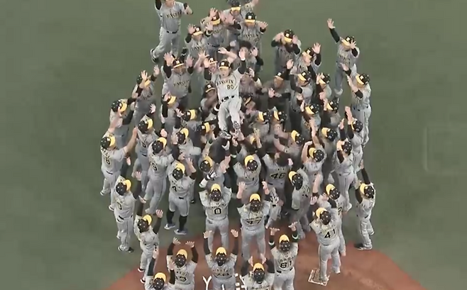 ▲ 한신 타이거스가 구단 역대 두 번째 일본시리즈 우승을 차지했다. 1985년 이후 38년 만의 일이다. ⓒ 중계 화면 캡처