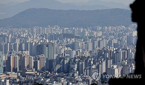 서울 남산에서 바라본 도심 아파트. [연합뉴스 자료사진]