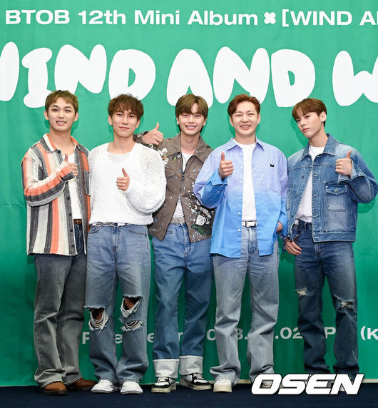 [OSEN=조은정 기자]비투비 열두 번째 미니앨범 'WIND AND WISH'(윈드앤드위시) 발매 기념 기자간담회가 2일 오후 서울 마포구 스탠포드호텔에서 열렸다.비투비가 포즈를 취하고 있다. 2023.05.02 /cej@osen.co.kr