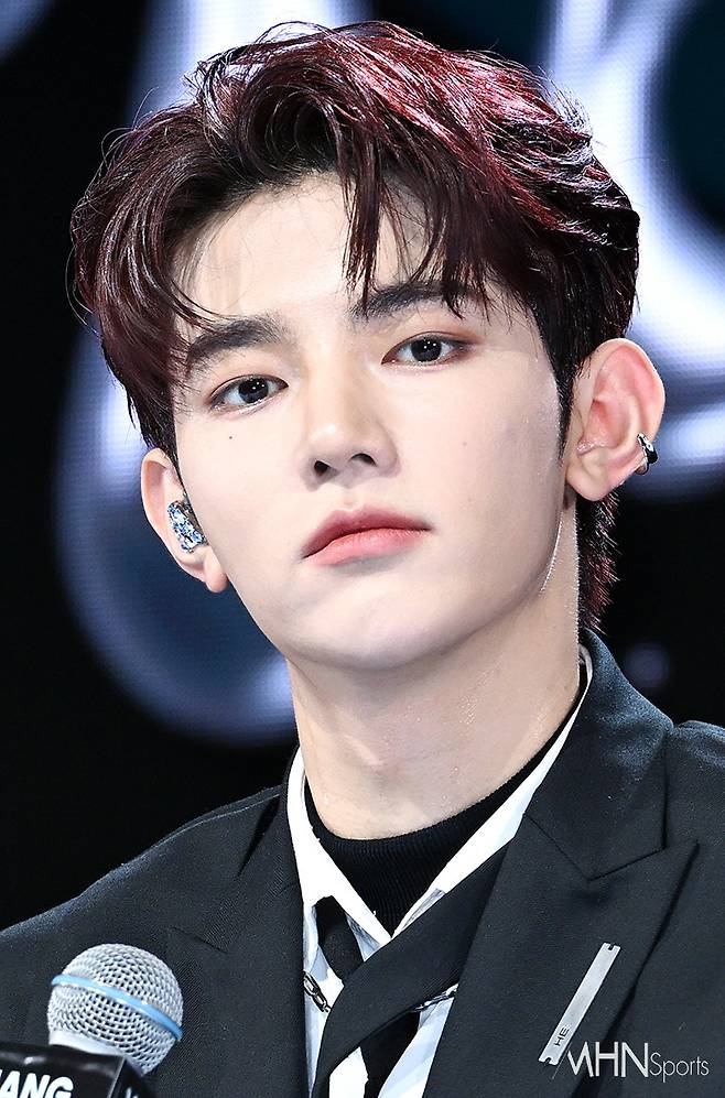 제로베이스원 장하오 '미모에 빠져든다'