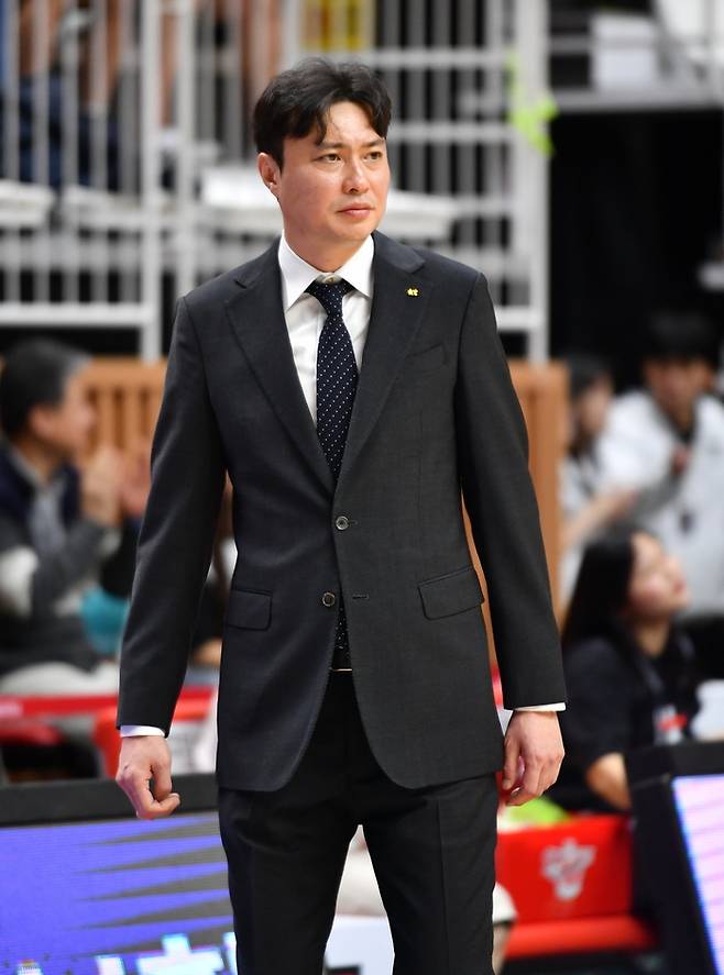 KT 송영진 감독. 사진 | KBL