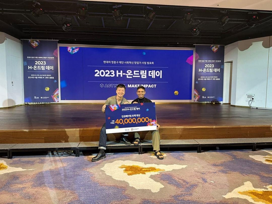 MFM Korea co-founder Andrua Haque poses for a photo with the startup's co-founder at an event for H-On-Dream, an incubation program run by the Hyundai Motor Chung Mong-Koo Foundation, in August. [ANDRUA HAQUE]