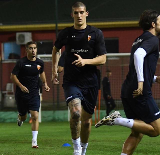 팀 훈련을 소화 중인 슬로보단 루베지치(가운데). /사진=애버딘 SNS