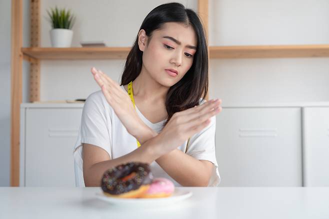 우리에게 가져올 후폭풍을 예상해 본다면, 절대는 해선 안되는 것이 굶는 다이어트다. [사진= 게티이미지뱅크]