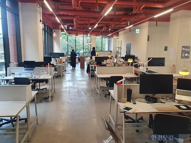 누티드 2층 공용 업무 공간