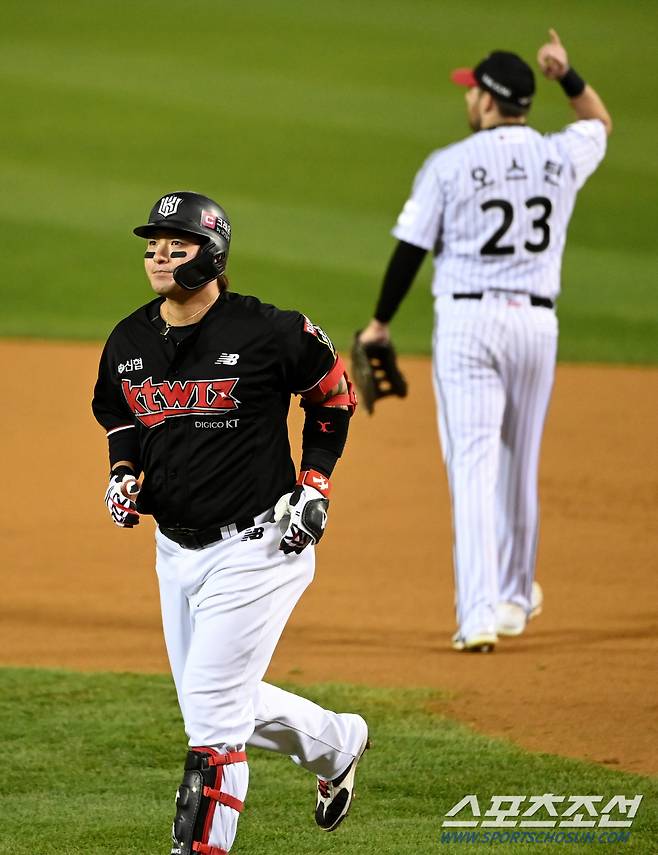 8일 잠실야구장에서 열린 한국시리즈 2차전 KT와 LG의 경기, 3회초 KT 박병호가 유격수 땅볼로 물러나고 있다. 잠실=허상욱 기자wook@sportschosun.com/2023.11.08/