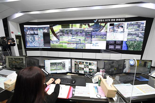 보령시 CCTV 통합관제센터. 성주사지 오층석탑에 무단 침입자가 발생하자, 적외선 센서가 위험을 감지해 팝업 화면으로 크게 떴다. /문화재청