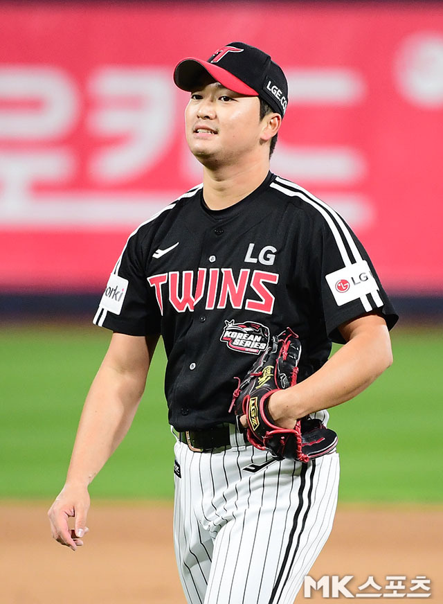 고우석은 한국시리즈 3차전에서 LG의 리드를 지키지 못했다. 사진(수원)=김영구 기자