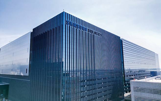 삼성바이오로직스가 제5 공장 건설에 속도를 내고 있다. 제5 공장이 완공되면 삼성바이오로직스의 연간 바이오의약품 생산능력은 78만4000리터로 전 세계 1위다. /사진=삼성바이오로직스