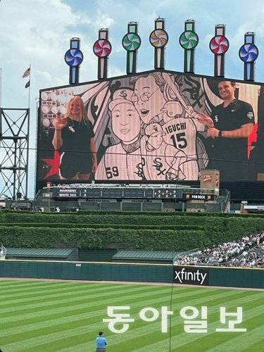 시카고 화이트삭스의 안방인 개런티드 레이트 필드에 전시된 이만수 전 SK 감독의 대형 커리커쳐. 이 전 감독은 2005년 불펜코치로 화이트삭스의 월드시리즈 우승에 기여했다. 동아일보 DB